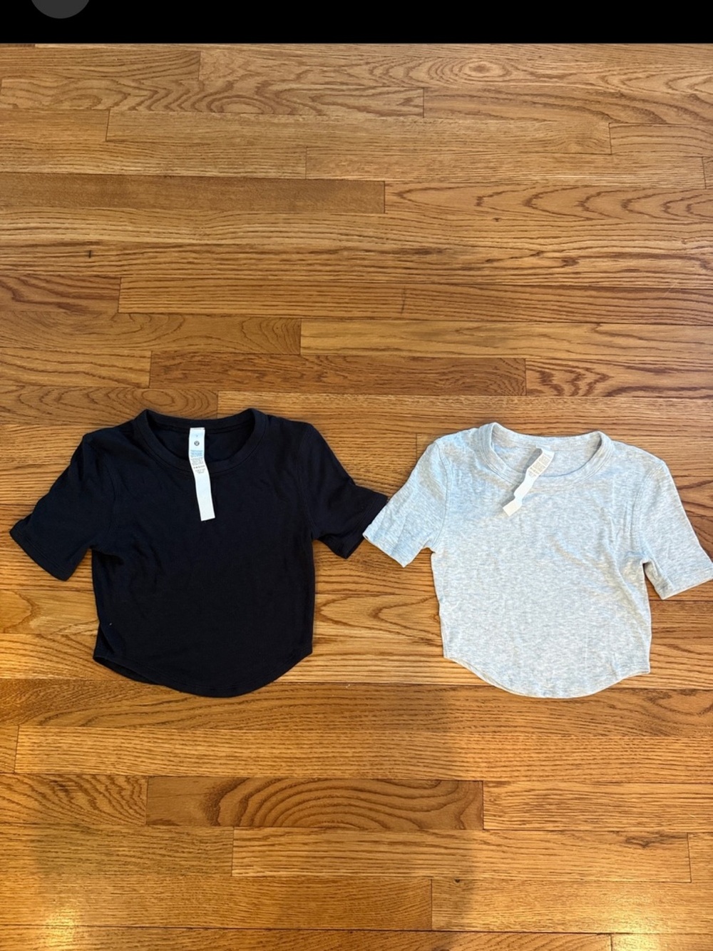 lululemon Short Sleeve Tee in Black (2) & Light Gray (0)